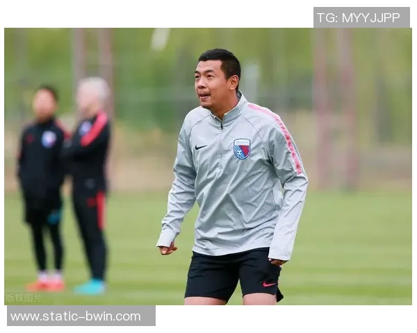 许军足球脚事的背后故事与他对足球的热爱与执着追求 许军足球脚事的背后故事与他对足球的热爱与执着追求